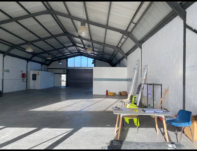 349M² RETAIL TO LET IN TOKAI